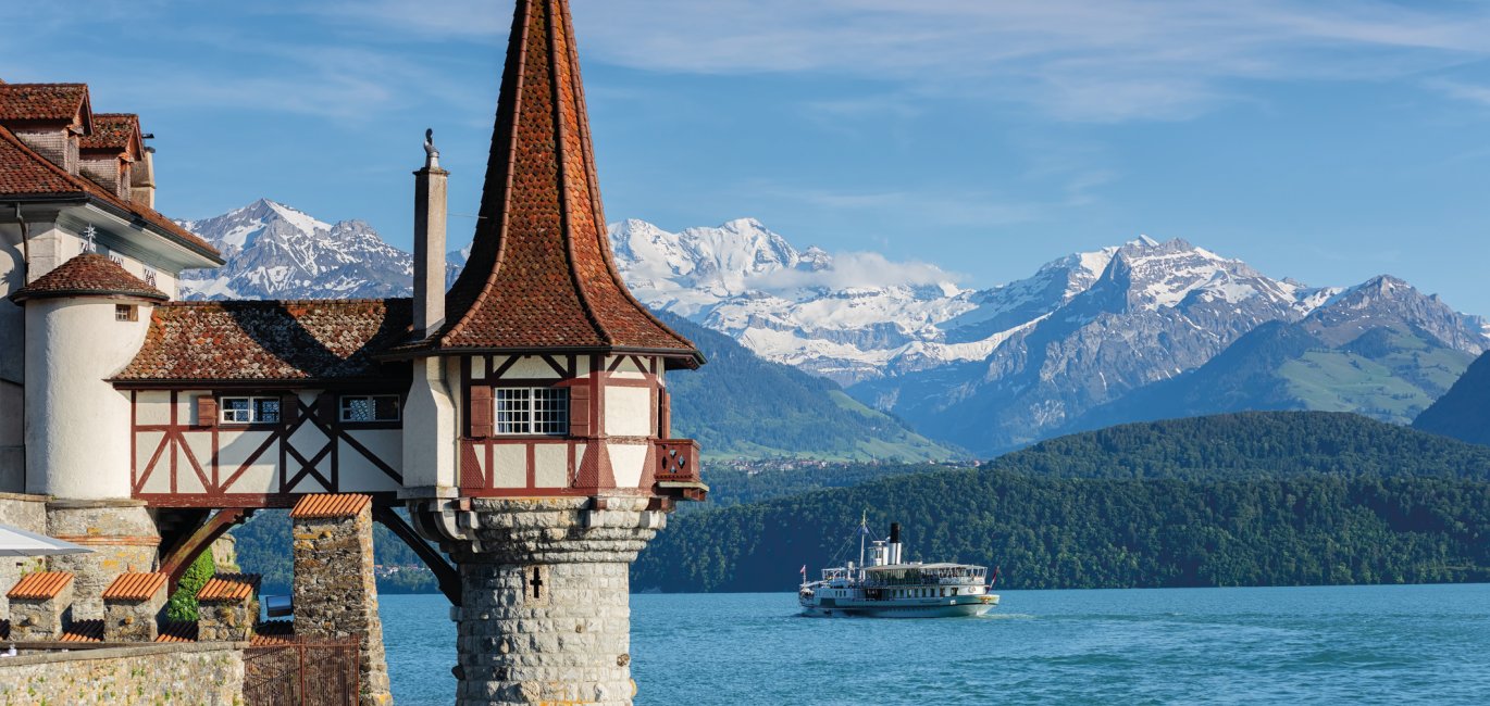 Schifffahrt auf dem Thunersee © Boris Stroujko - stock.adobe.com