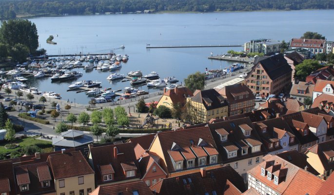 Blick über Waren an der Müritz © babelsberger-fotolia.com