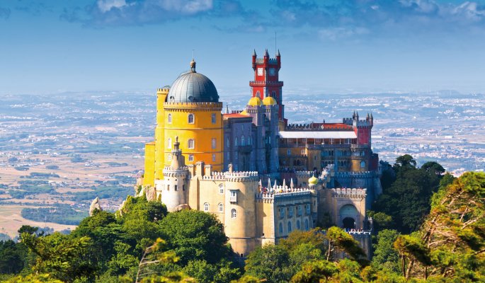 Palacio Nacional de Sintra © EUROPHOTOS-shutterstock.com/2013