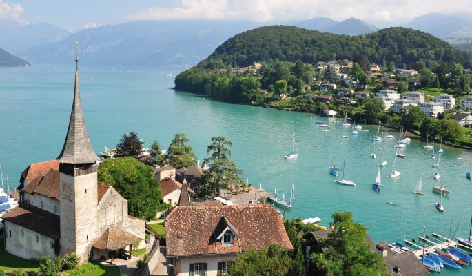 Schlosskirche Spiez am Thunersee © celeste clochard - fotolia.com