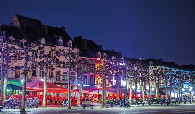 Straßencafés im historischen Zentrum von Maastricht © dudlajzov-fotolia.com