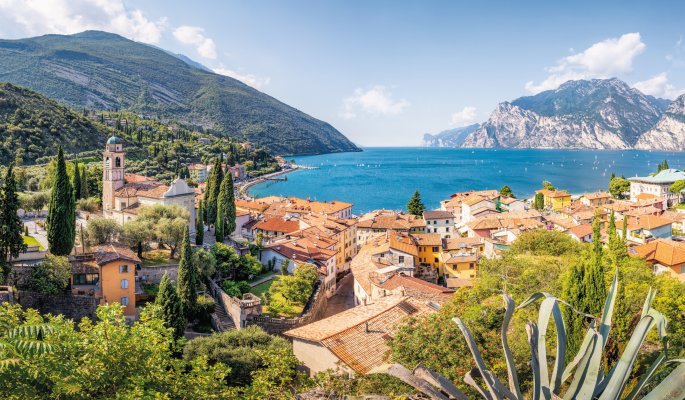 Blick über Torbole am Gardasee © mRGB - stock.adobe.com
