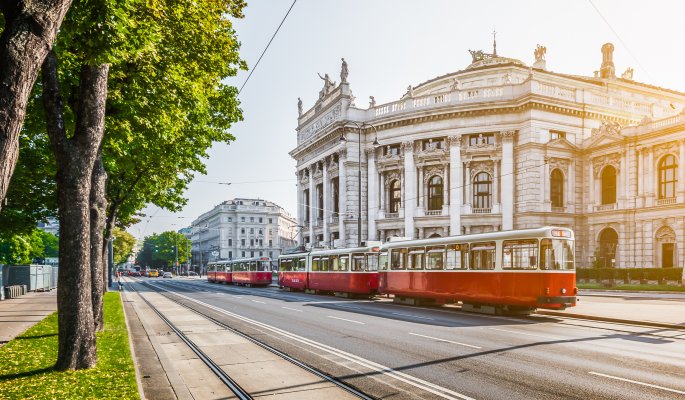 Burgtheater in der Wiener Ringstraße  © JFL Photography - stock.adobe.com
