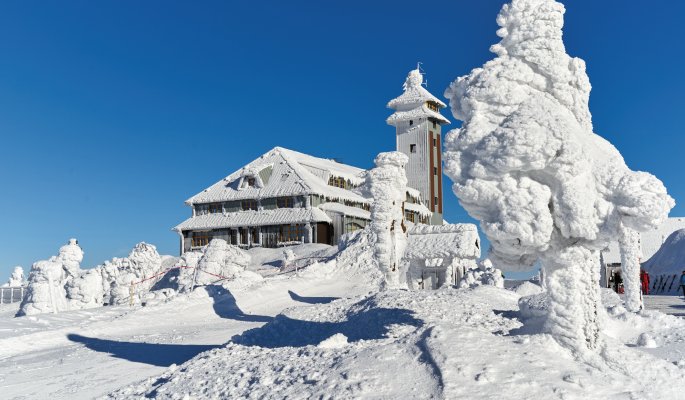 Winterlandschaft im Erzgebirge rund um Oberwiesenthal und Fichtelberg © Rolf Dräger - stock.adobe.com