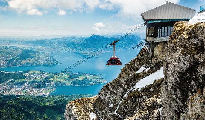 Pilatus Kulm und Seilbahn - Gipfel über dem Vierwaldstättersee © markus thoenen - stock.adobe.com