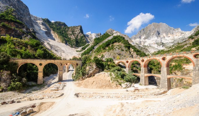 Marmorsteinbrüchen von Carrara © Samuele Gallini - stock.adobe.com