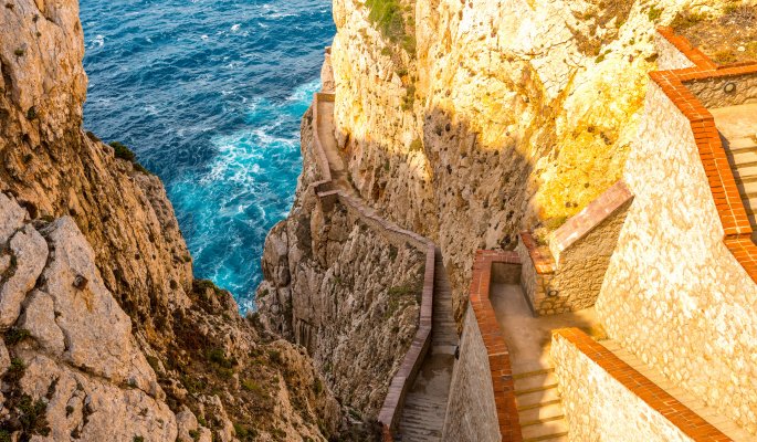 Treppen zur Grotta di Nettuno © kojin_nikon - stock.adobe.com