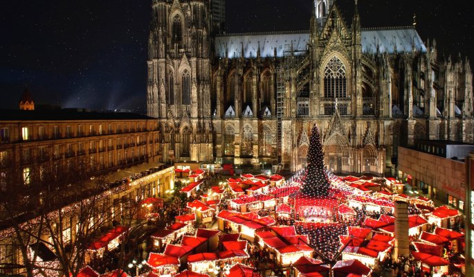 Weihnachtsmarkt am Kölner Dom © picturetom - stock.adobe.com
