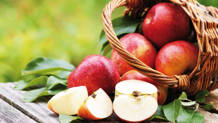 Korb mit Äpfeln © Johanna Mühlbauer-fotolia.com