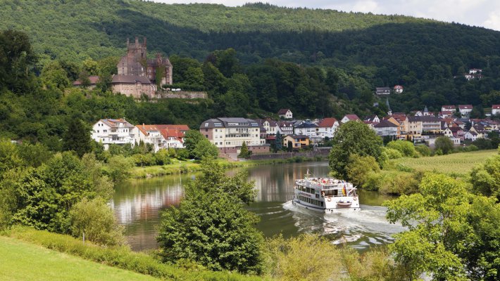Schifffahrt bei Neckarsteinach © imageBROKER-stock.adobe.com