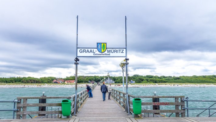 Auf der Seebrücke vom Ostseeheilbad Graal-Müritz © Sina Ettmer - stock.adobe.com